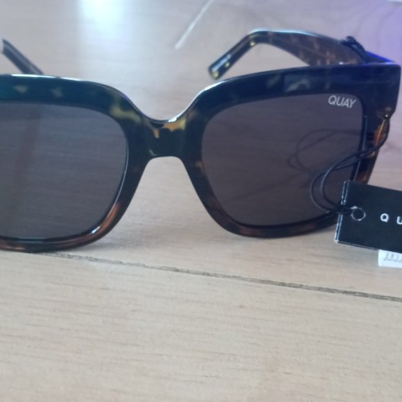 Quay "Icy" sunglasses - Picture 1 of 4